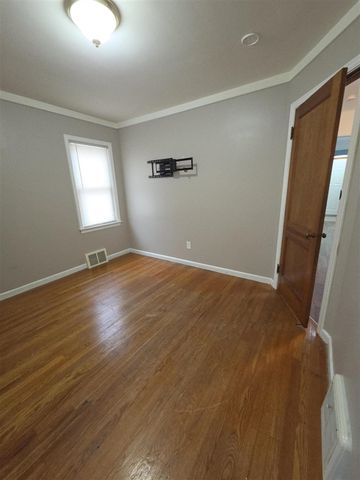 26722 W Chicago, Redford, MI 48239
