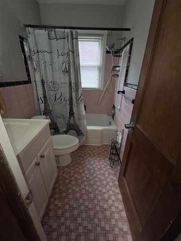 26722 W Chicago, Redford, MI 48239