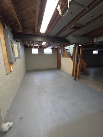 26722 W Chicago, Redford, MI 48239