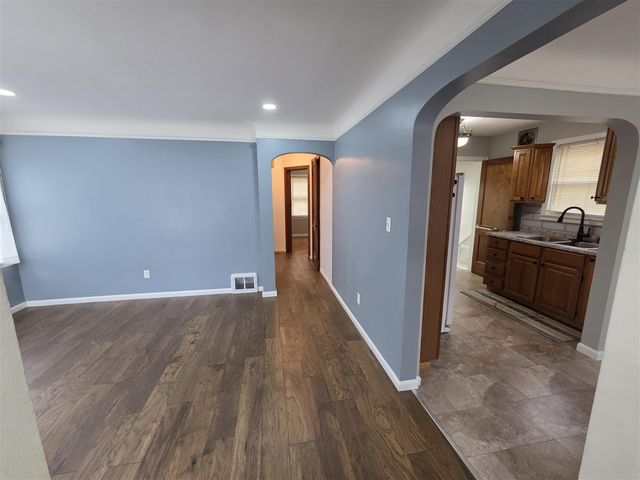 26722 W Chicago, Redford, MI 48239