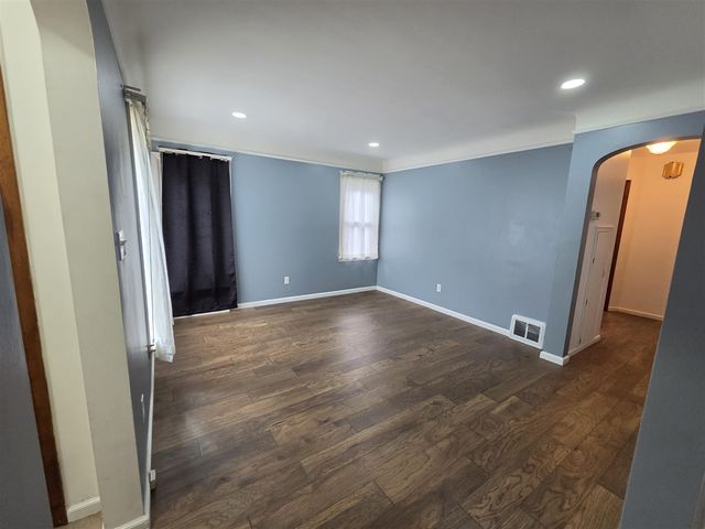 26722 W Chicago, Redford, MI 48239