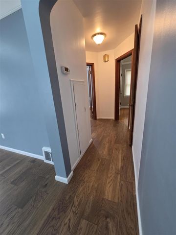 26722 W Chicago, Redford, MI 48239