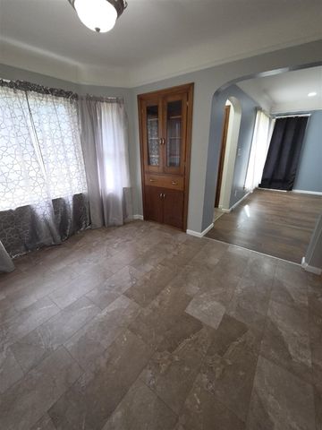 26722 W Chicago, Redford, MI 48239