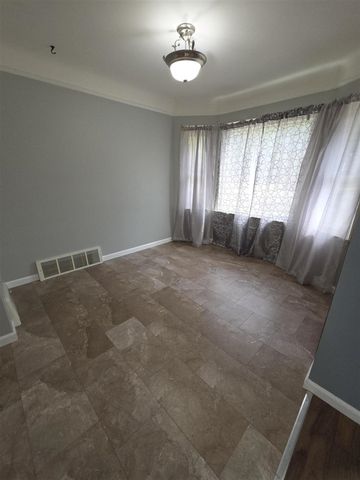 26722 W Chicago, Redford, MI 48239