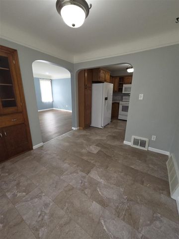 26722 W Chicago, Redford, MI 48239