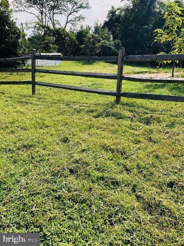 5902 FISHER, Temple Hills, MD 20748