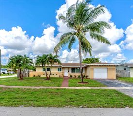 120 NW 77th Way, Pembroke Pines, FL 33024