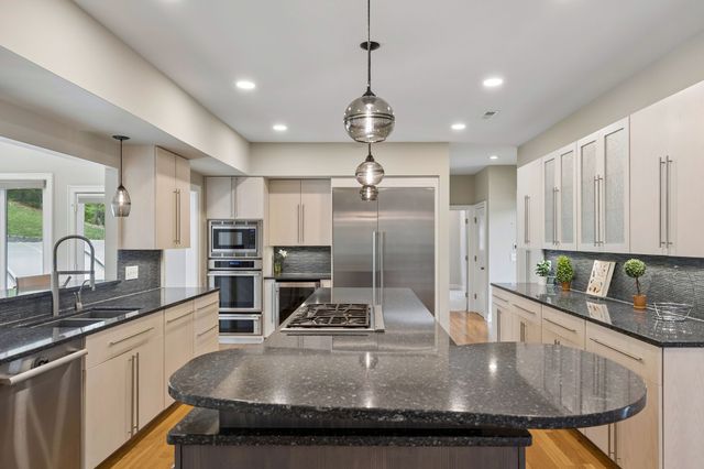 2025 Lynnwood Dr, Franklin, TN 37069