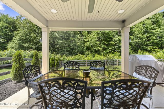 6910 Nicolas Farms Ct, Louisville, KY 40229