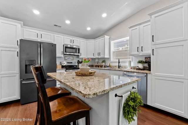 6910 Nicolas Farms Ct, Louisville, KY 40229
