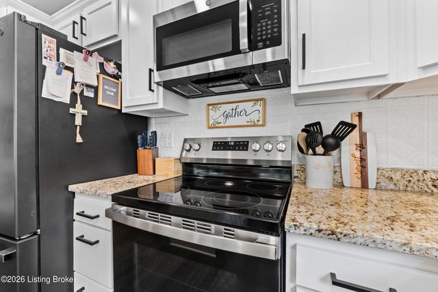 6910 Nicolas Farms Ct, Louisville, KY 40229