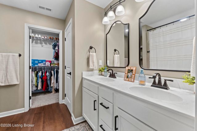 6910 Nicolas Farms Ct, Louisville, KY 40229