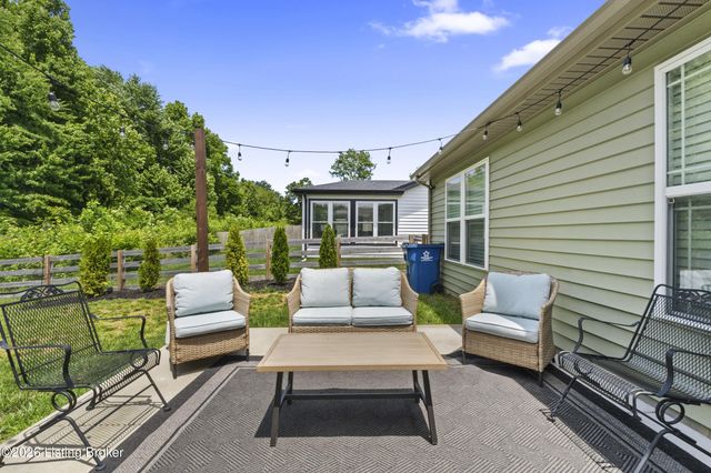 6910 Nicolas Farms Ct, Louisville, KY 40229