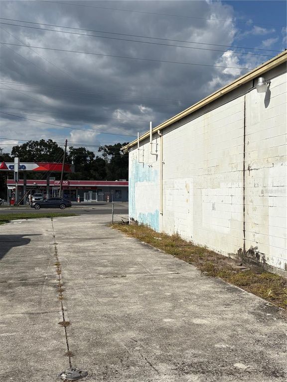 Image 2 of property listing at 1808 W WATERS AVENUE, Tampa, FL 33604