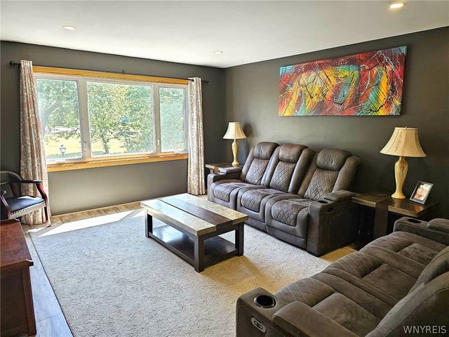 1041 Reserve Road 7, West Seneca, NY 14224