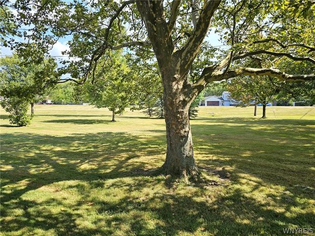 1041 Reserve Road 7, West Seneca, NY 14224