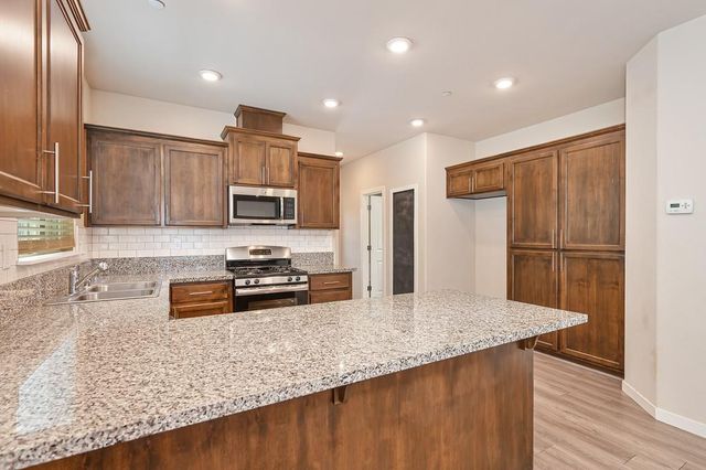 132 Ivy St, Roseville, CA 95678