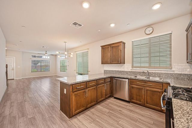 132 Ivy St, Roseville, CA 95678
