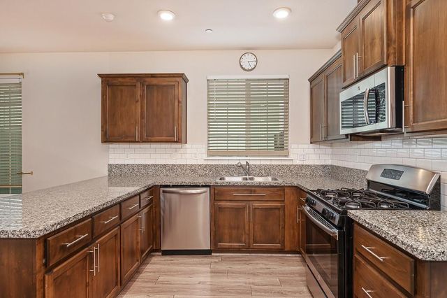 132 Ivy St, Roseville, CA 95678