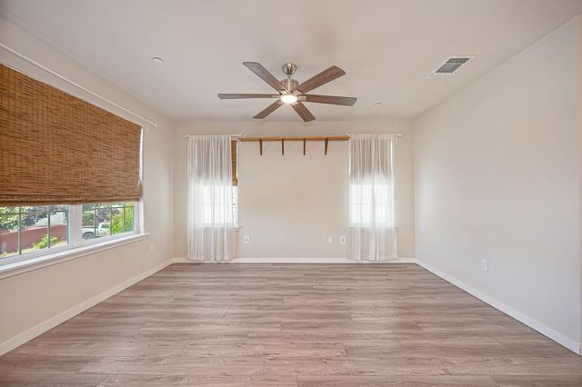132 Ivy St, Roseville, CA 95678