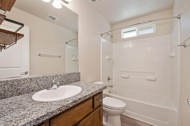 132 Ivy St, Roseville, CA 95678