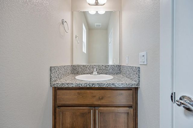 132 Ivy St, Roseville, CA 95678