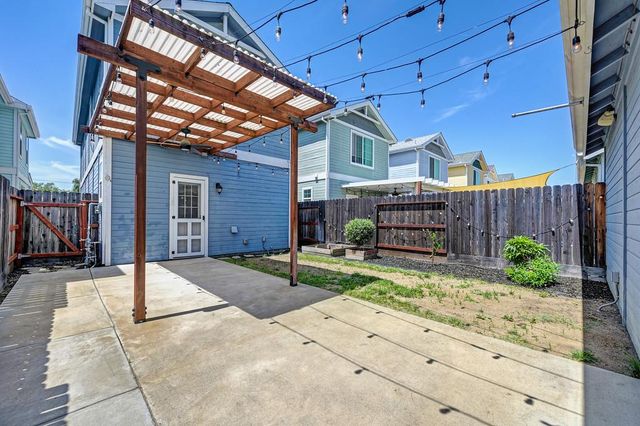 132 Ivy St, Roseville, CA 95678