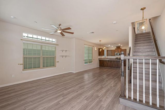 132 Ivy St, Roseville, CA 95678