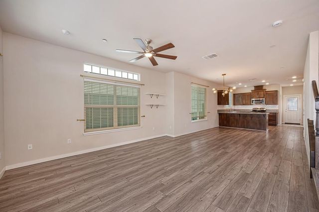 132 Ivy St, Roseville, CA 95678