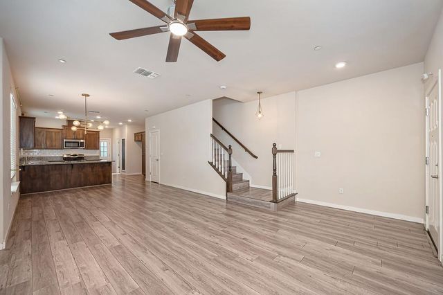 132 Ivy St, Roseville, CA 95678