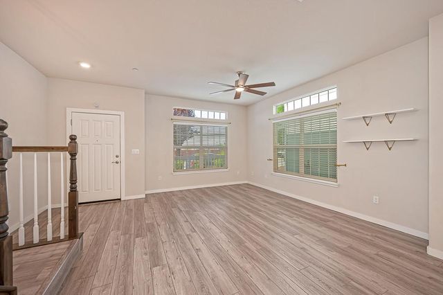 132 Ivy St, Roseville, CA 95678
