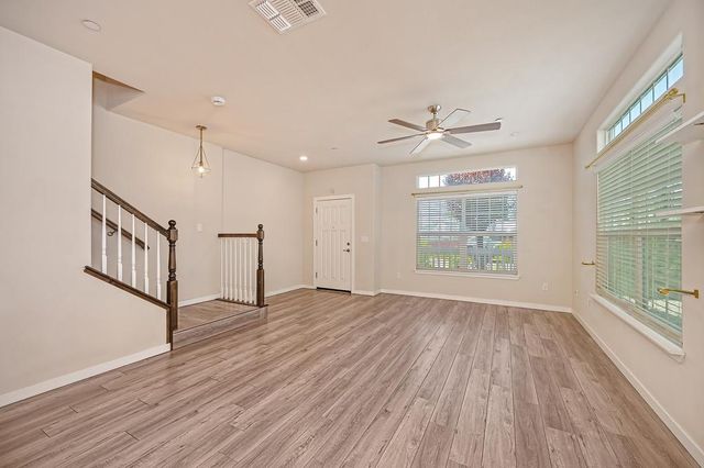 132 Ivy St, Roseville, CA 95678