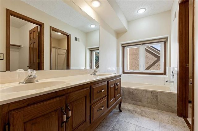 11907 Westgate Street, Overland Park, KS 66213
