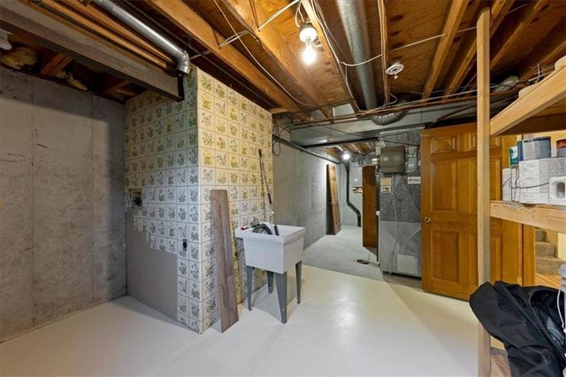 11907 Westgate Street, Overland Park, KS 66213