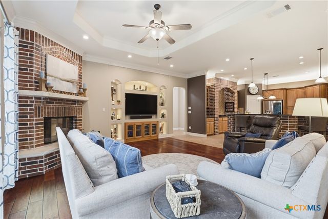 107 W Majestic Oak Lane, Georgetown, TX 78633