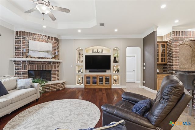 107 W Majestic Oak Lane, Georgetown, TX 78633