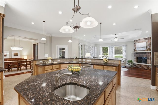 107 W Majestic Oak Lane, Georgetown, TX 78633