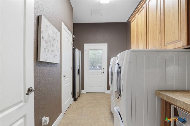 107 W Majestic Oak Lane, Georgetown, TX 78633