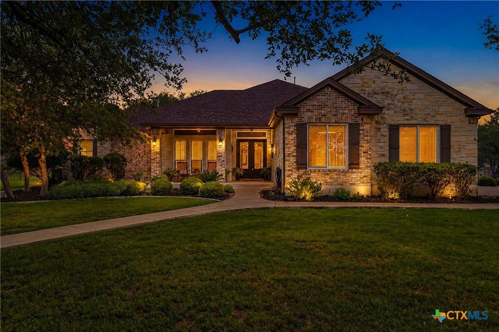 107 W Majestic Oak Lane, Georgetown, TX 78633