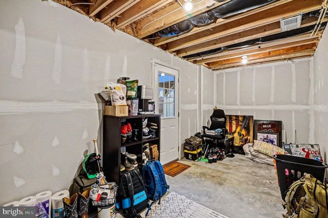 137 KENSINGTON CIR, Middletown, VA 22645