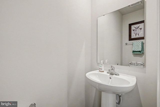 137 KENSINGTON CIR, Middletown, VA 22645