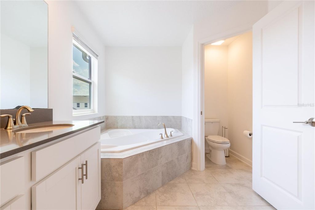 Image 32 of property listing at 11456 RHYME AVENUE, Orlando, FL 32832