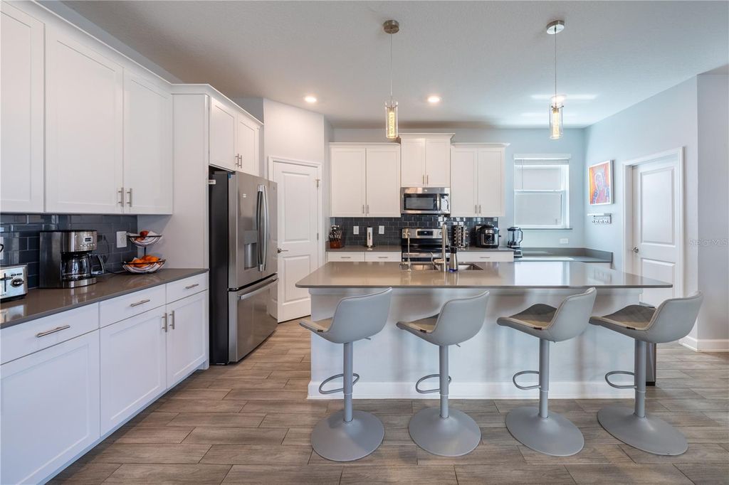 Image 6 of property listing at 11456 RHYME AVENUE, Orlando, FL 32832