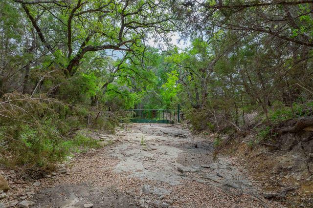 910 Abbey RD, Liberty Hill, TX 78642