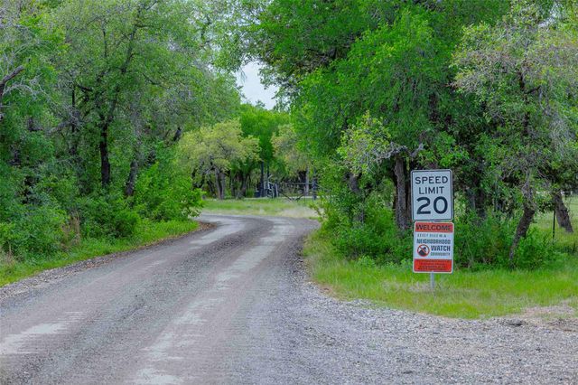 910 Abbey RD, Liberty Hill, TX 78642