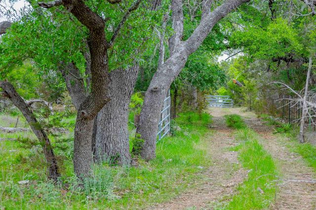 910 Abbey RD, Liberty Hill, TX 78642