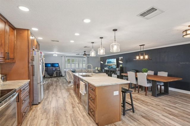 5942 13TH STREET, Zephyrhills, FL 33542