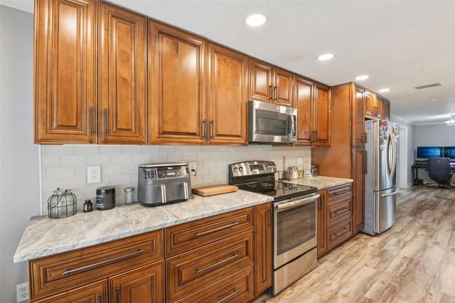 5942 13TH STREET, Zephyrhills, FL 33542