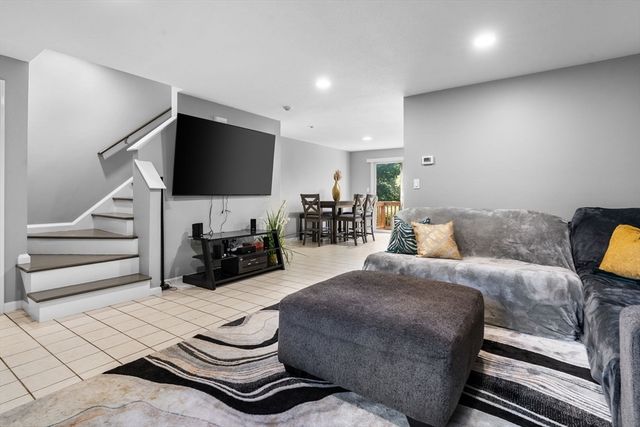 551 Hildreth St 27, Dracut, MA 01826