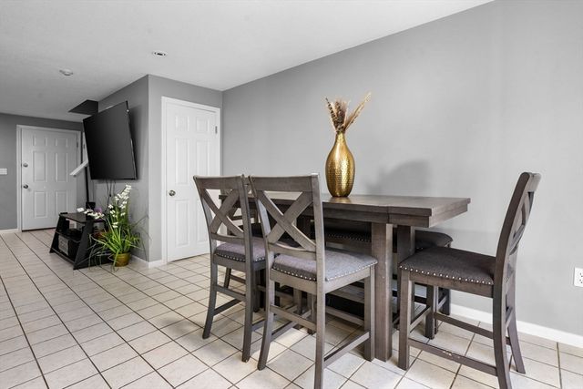 551 Hildreth St 27, Dracut, MA 01826